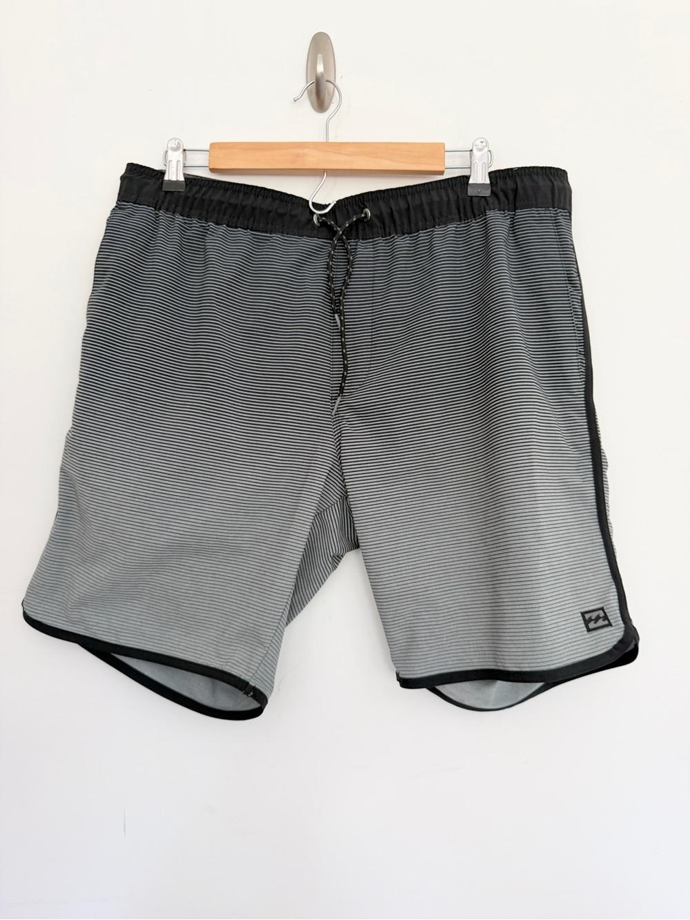 Billabong Black and Gray Micro-Stripe Board Shorts Swim Trunks Surf Mens Sz XL